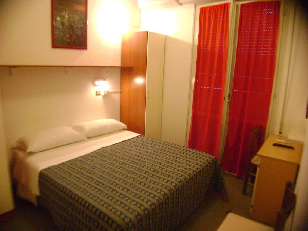 Hotel Villa Del Sole Rimini Bagian luar foto