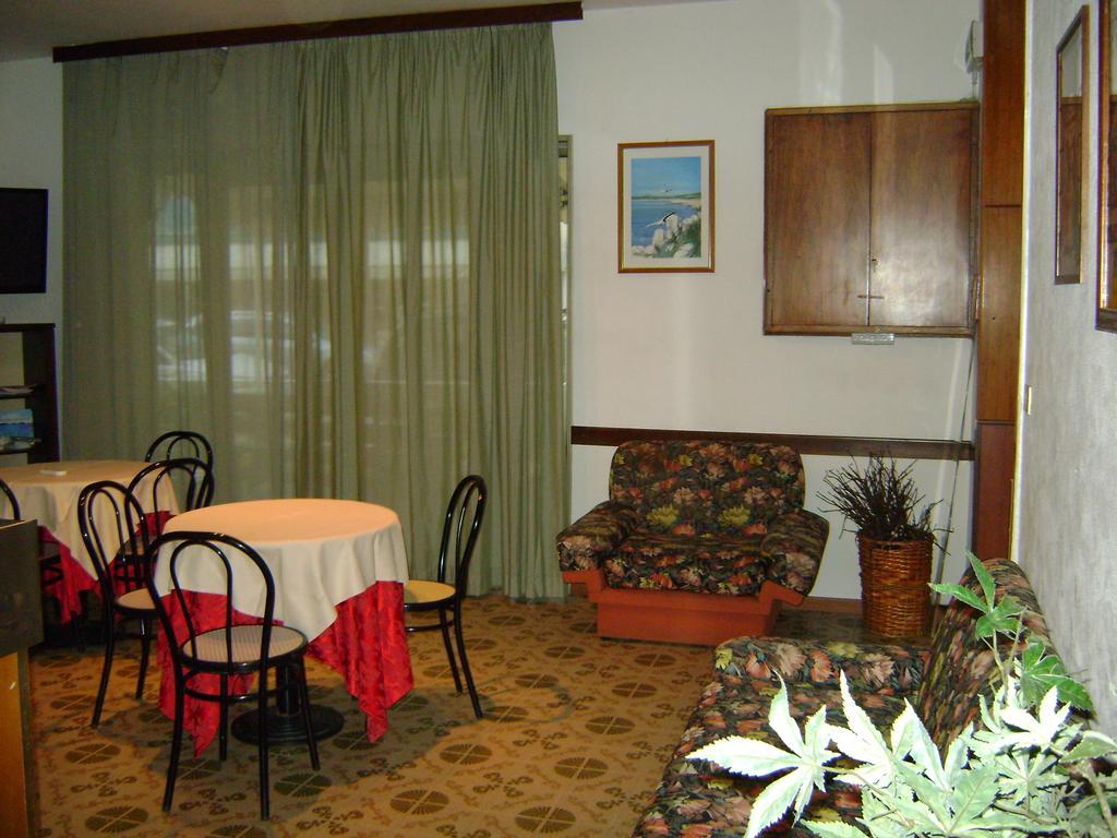 Hotel Villa Del Sole Rimini Bagian luar foto