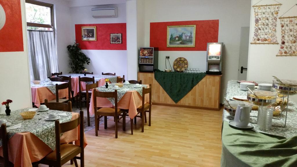 Hotel Villa Del Sole Rimini Bagian luar foto